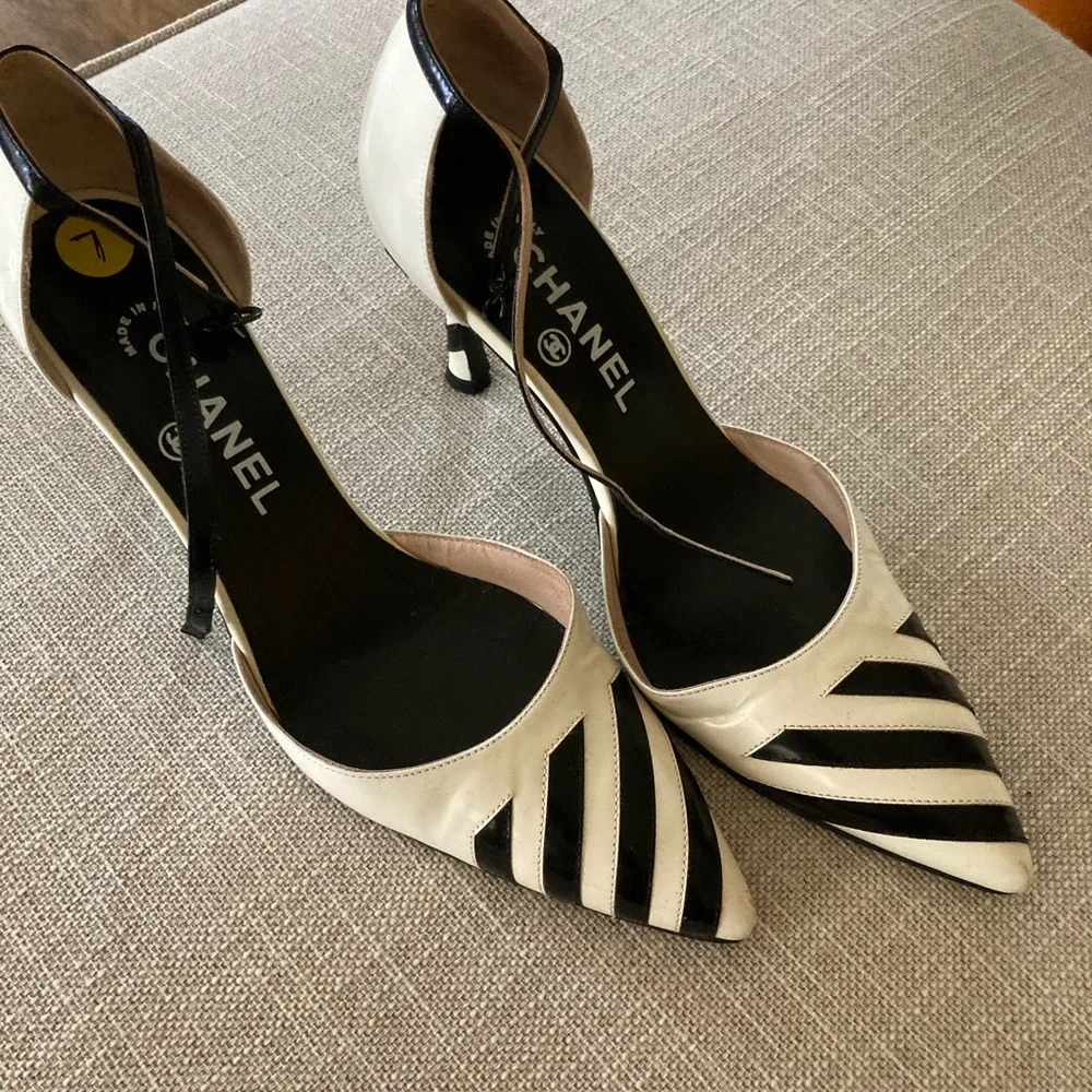 Chanel heels - Picture 3 of 4